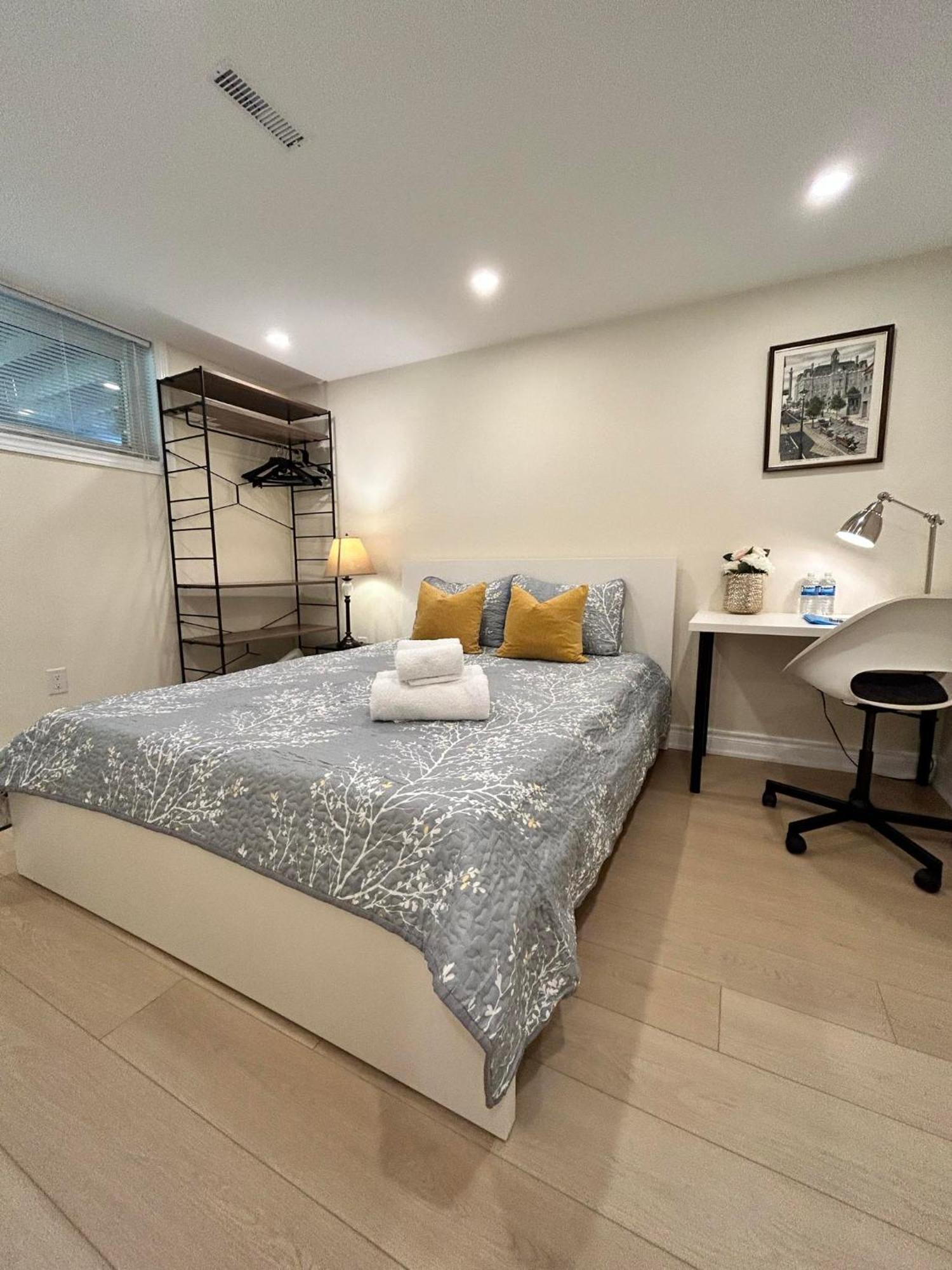 Brand New Lower Home With Exclusive Bathroom Toronto Exterior foto