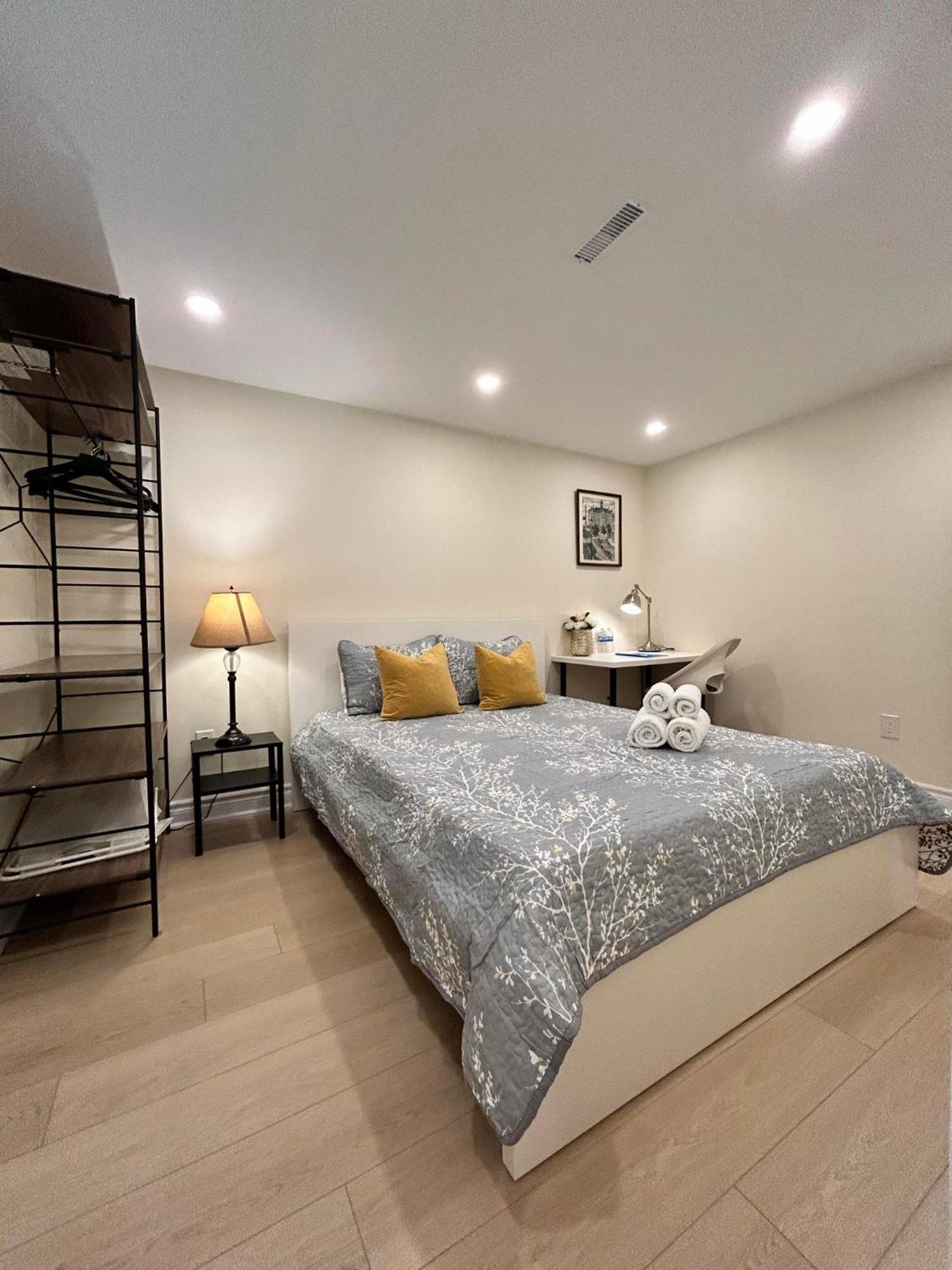 Brand New Lower Home With Exclusive Bathroom Toronto Exterior foto